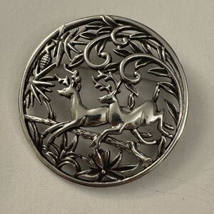 Round Silver-tone Deer Filigree Brooch Pin LX9